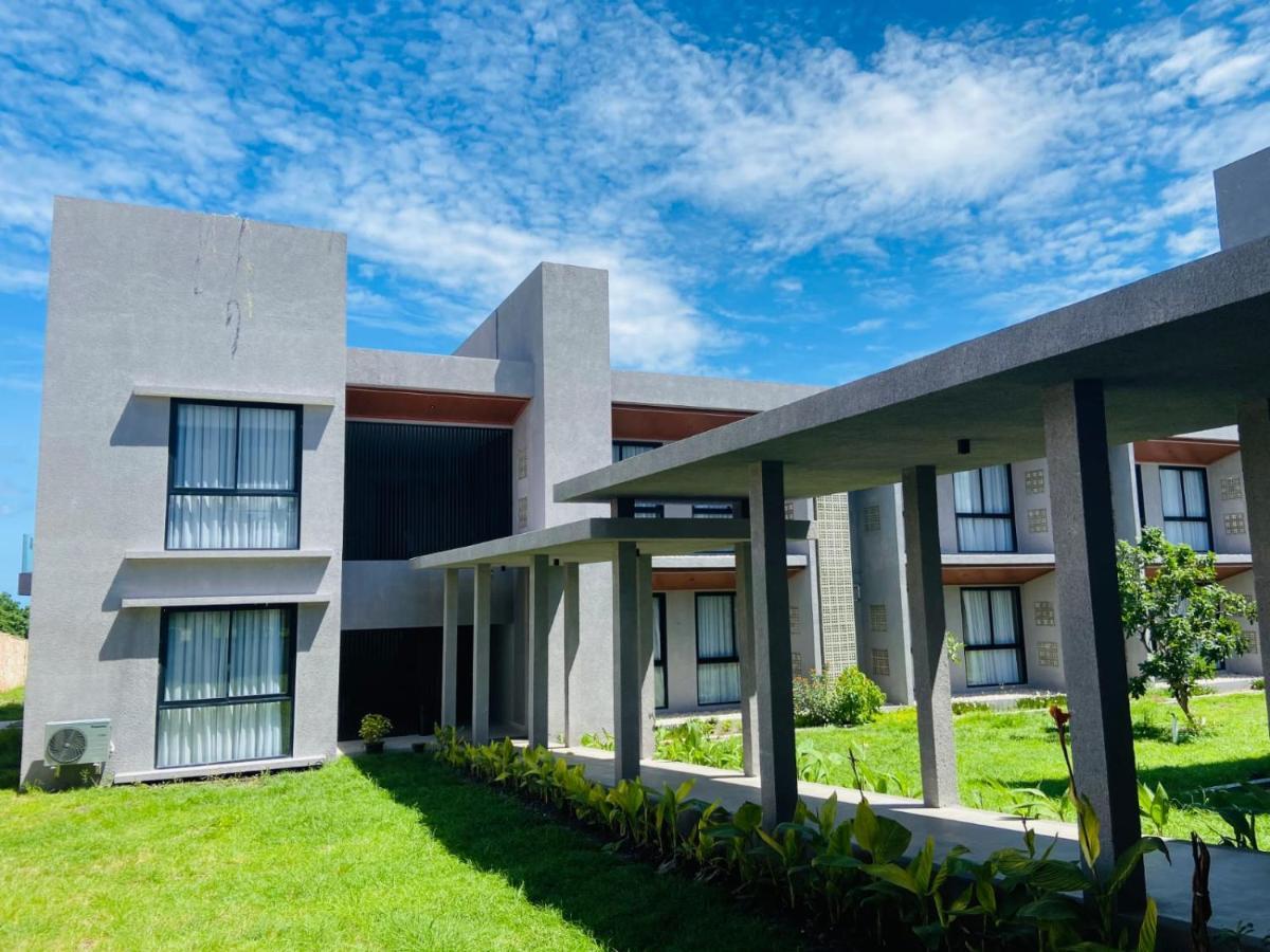 ויינגפו Kambaniru Beach Hotel And Resort מראה חיצוני תמונה