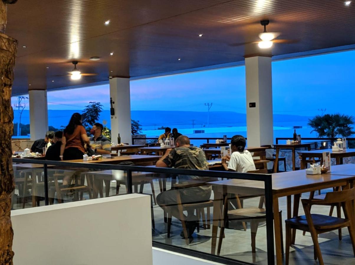 ויינגפו Kambaniru Beach Hotel And Resort מראה חיצוני תמונה