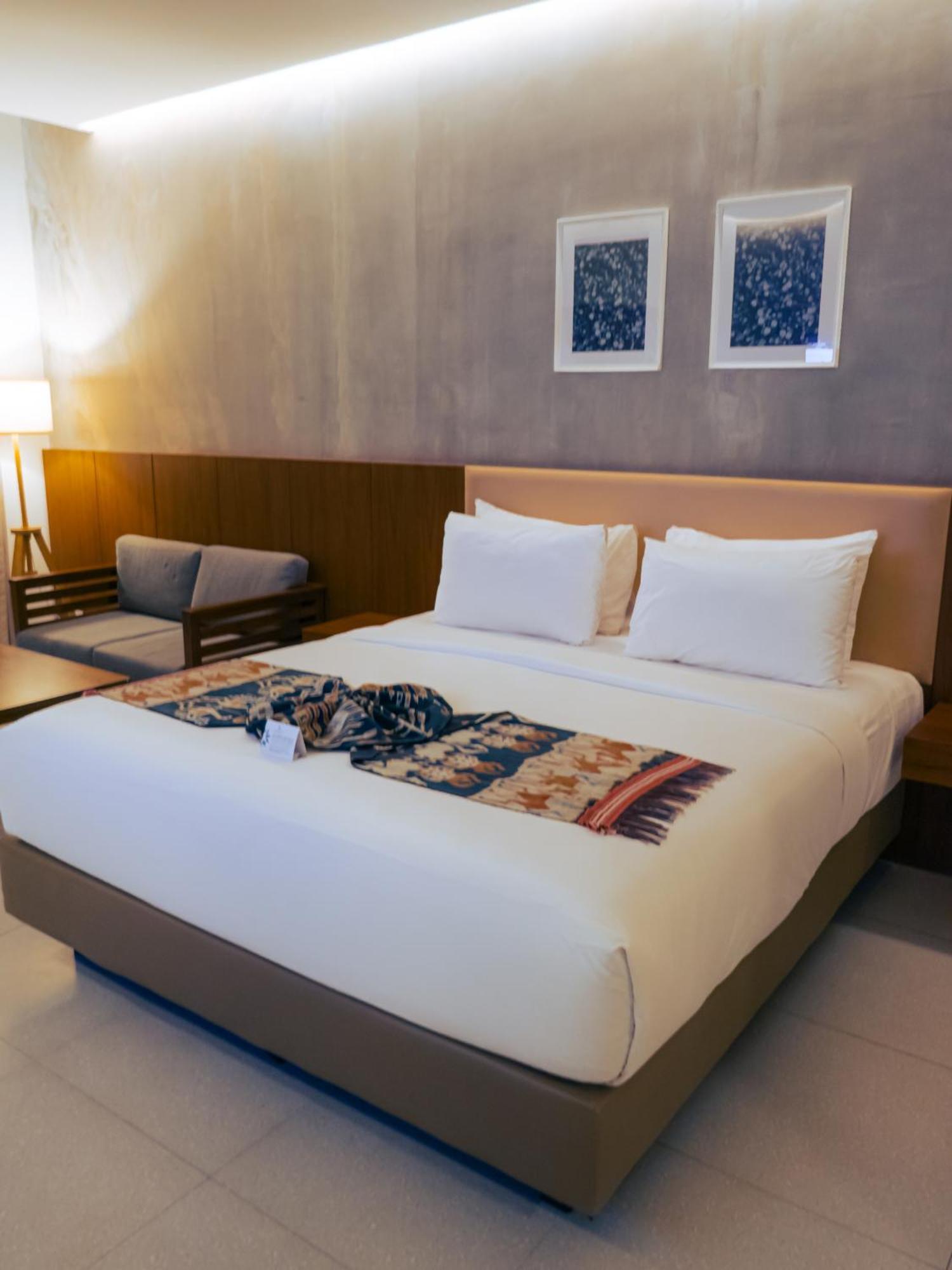 ויינגפו Kambaniru Beach Hotel And Resort מראה חיצוני תמונה