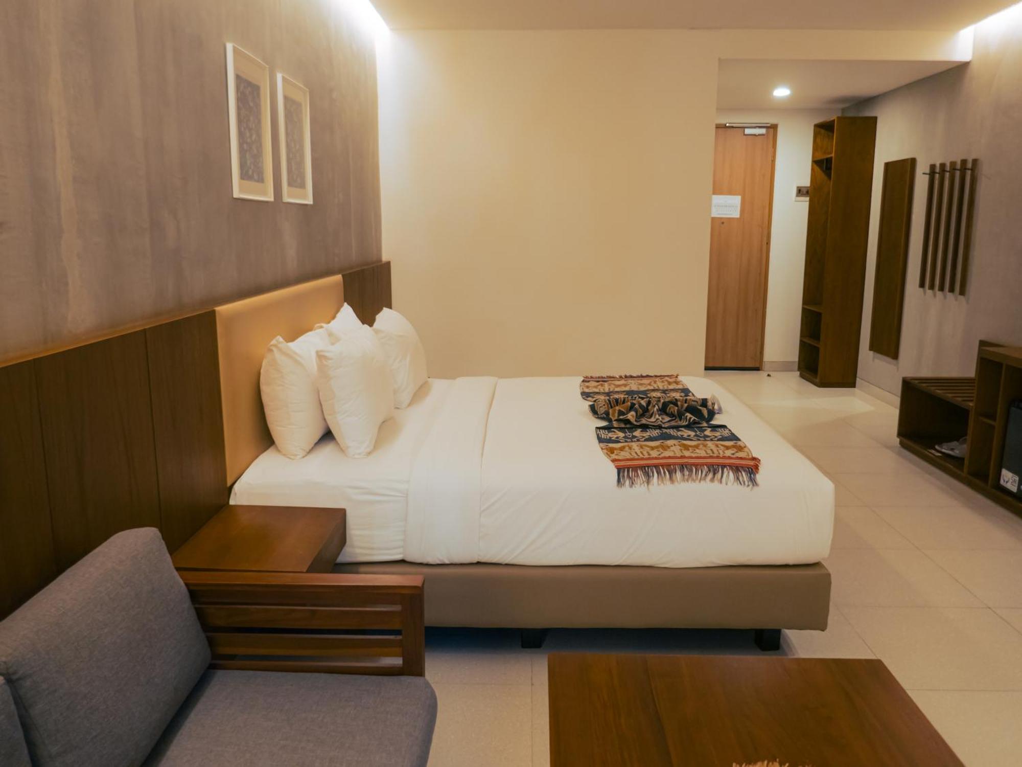 ויינגפו Kambaniru Beach Hotel And Resort מראה חיצוני תמונה